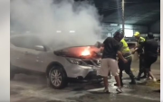 Vagoneta se incendia y genera alarma en el segundo anillo
