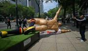 Tensión en México: manifestantes derriban estatuas a pocos días del Mundial