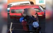 Una mujer muere dentro de un minibús que no pudo pasar los bloqueos