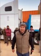 “Estamos durmiendo en nuestros autos”: choferes atrapados en Sayari piden ayuda