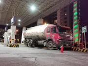YPFB despacha 1,1 millones de litros de gasolina para surtidores de La Paz y El Alto