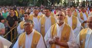 Corpus Christi reúne a la población en el centro cruceño con misa y tradicional procesión
