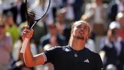 Zverev fue implacable frente a Mensik y quedó a un paso de su primer título de Grand Slam en Roland Garros