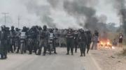 Santa Cruz: Policías y militares desbloquean San Julián; se registran enfrentamientos y aprehendidos