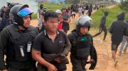 Tras cuatro horas de operativo, la Policía desbloquea San Julián; un uniformado fue herido