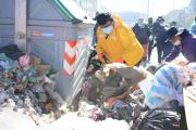 Alcalde encabeza acción comunal para retirar basura en los 14 distritos de El Alto