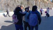 Encapuchados apedrean minibuses y hieren a una mujer de 67 años en El Alto