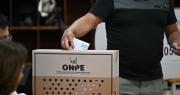 Perú vota en un reñido balotaje para elegir a su noveno presidente en 10 años