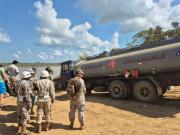 Armada Boliviana garantiza el paso de cisternas y vehículos en el río Mamoré