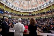 León XIV pide solidaridad con los migrantes y justicia en los casos de abuso en la Iglesia