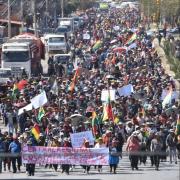 Una masiva marcha en Cochabamba se dirige a Cercado y pide la renuncia del presidente