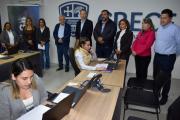Más de 800 personas postulan a las becas de la CRE