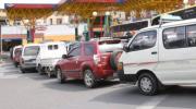 Ministro de Hidrocarburos dice que combustible llega por vías alternas, pero no como debería