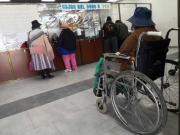 Personas con discapacidad de El Alto exigen incremento de bono y ayuda alimentaria ante alza del costo de vida