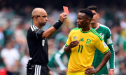 Sudáfrica es la segunda selección con dos expulsados en apertura del Mundial