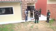 Allanan vivienda en Santa Cruz y encuentran 34 paquetes de droga; cinco paraguayos fueron aprehendidos