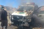 Incendian vehículo de la FELCV y agreden a dos policías en punto de bloqueo en El Alto