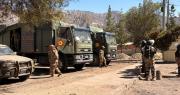 Militares y policías mantienen resguardo en Mecapaca para garantizar la salida de alimentos hacia La Paz
