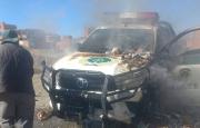 Defensoría dice que es inadmisible la agresión y quema de una patrulla policial en El Alto