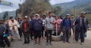 La Paz: Bloqueadores dicen que permitirán el paso de cisternas con combustible y GLP hacia los Yungas