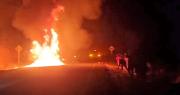 Tras un mes varado en Tambo Quemado, chofer pierde toda su carga en un incendio
