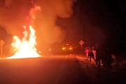Tras un mes atrapado en Tambo Quemado, conductor pierde toda su carga en un incendio