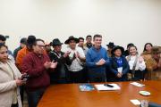 Paz se reúne con Bartolinas y Túpac Katari de Caranavi y acuerdan impulsar proyectos en el norte paceño