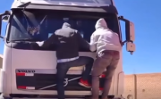 Chofer varado por bloqueos es internado de emergencia y se encuentra en terapia intensiva