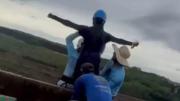 Quién era María Eduarda Rodrigues y cuáles son los graves fallos de seguridad investigados por su muerte tras ser lanzada sin cuerda de un puente en Brasil