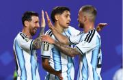 Argentina inicia defensa de su título goleando a Argelia