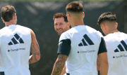 Messi hace trabajo de diferenciado tras su primer recital en el Mundial