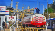YPFB recibe solo el 20% del combustible por ducto y distribuye la mitad del volumen habitual en La Paz
