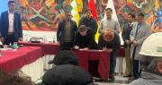 El presidente Paz y Argollo de la COB firman acuerdo al cumplirse 50 días de bloqueos