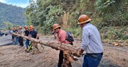 Cooperativistas mineros despejan la ruta La Paz