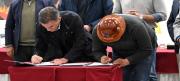 En el día 50, COB-Gobierno firman acuerdo, los bloqueos se levantan en el país