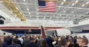 Trump desvela el nuevo Air Force One, un Boeing de lujo con los colores de la bandera