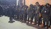 Militares y policías se despliegan en Cochabamba y La Paz tras la declaratoria de Estado de excepción