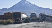Policía espera desbloquear en Patacamaya a unos 300 camiones cisterna con gasolina, para destinarlos a La Paz