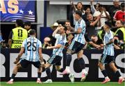 Messi lleva a Argentina a 16 avos de final con un doblete