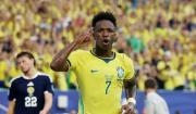 Fiesta completa para Brasil: goleada, clasificación como líder y debut de Neymar