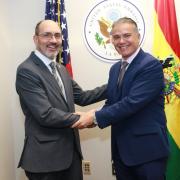 Bolivia y EEUU buscan expandir cooperación en materia de seguridad