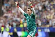 Neuer hace historia como el arquero con más mundiales