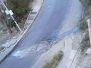Vecinos alertan por accidentes en vía congelada