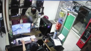 Hombre ingresa a café internet y roba celulares a ocho personas