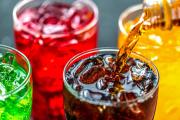 El consumo de bebidas azucaradas en la niñez eleva el riesgo de hipertensión en adultos