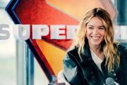 'Supergirl' se aleja del heroísmo clásico y regresa caótica, fiestera y más humana