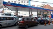 Presidente de YPFB asegura que las filas por combustible en La Paz se reducirán en 4 o 5 días