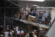 Saqueos y desesperación marcan la emergencia en Venezuela tras los terremotos