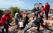 Aumentan a 920 los muertos por los terremotos en Venezuela