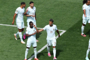 Dembélé brilla con un triplete y guía a Francia al liderato del Grupo I del Mundial